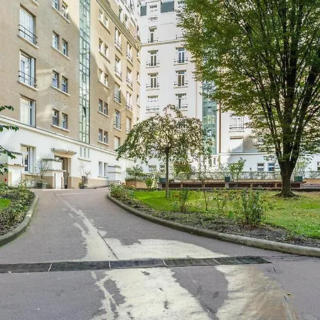 Premium Flat In Well Furnished 16th District Paris